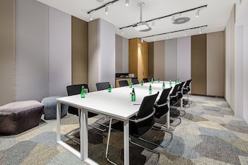 Courtyard By Marriott Warsaw Airport