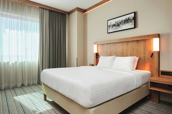 Courtyard By Marriott Warsaw Airport