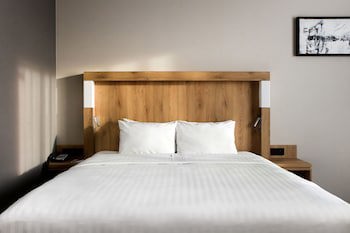Courtyard By Marriott Warsaw Airport