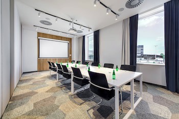Courtyard By Marriott Warsaw Airport
