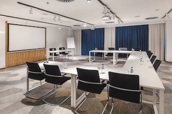 Courtyard By Marriott Warsaw Airport