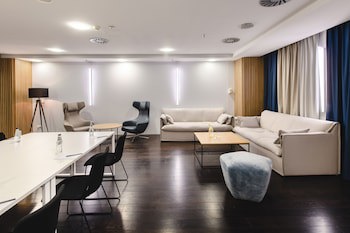 Courtyard By Marriott Warsaw Airport