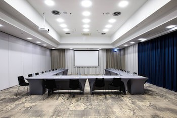 Courtyard By Marriott Warsaw Airport