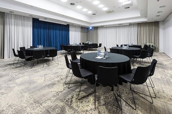 Courtyard By Marriott Warsaw Airport