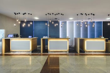 Courtyard By Marriott Warsaw Airport