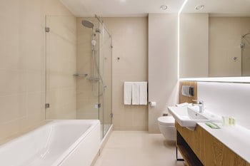 Courtyard By Marriott Warsaw Airport