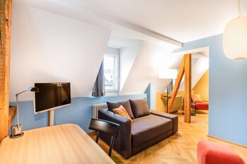 Alma Hotel