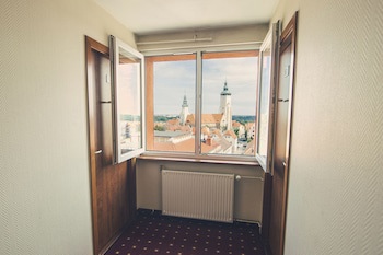 Gold Hotel