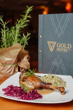 Gold Hotel