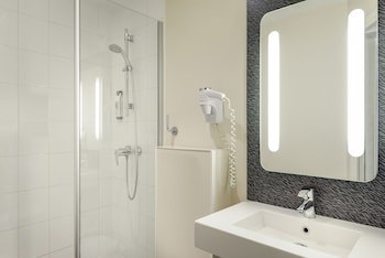 Ibis Geneve Centre Lac