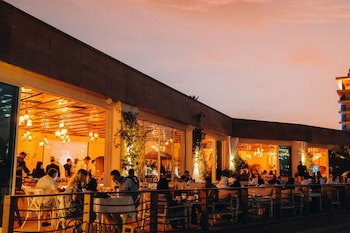 Dubai Marine Beach Resort & Spa