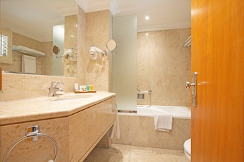 Dubai Marine Beach Resort & Spa