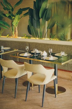 Dubai Marine Beach Resort & Spa
