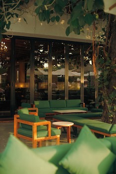 Dubai Marine Beach Resort & Spa