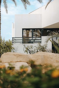 Dubai Marine Beach Resort & Spa