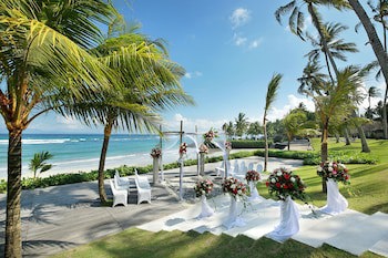 Candi Beach Resort And Spa