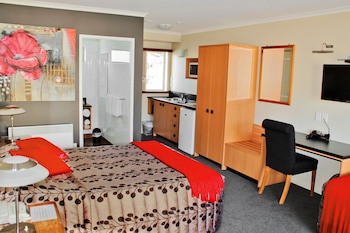 Picton Beachcomber Inn