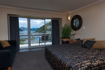Picton Beachcomber Inn