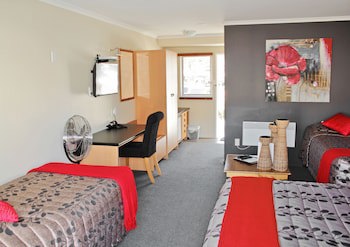 Picton Beachcomber Inn