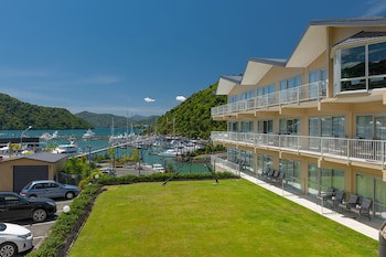 Picton Beachcomber Inn