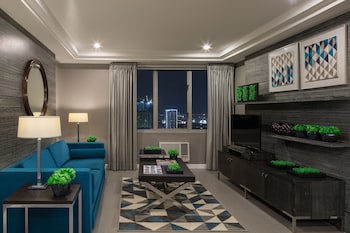Astoria Plaza