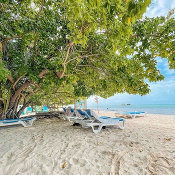 Cocoplum Beach Hotel