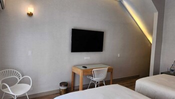 Cocoplum Beach Hotel