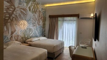 Cocoplum Beach Hotel