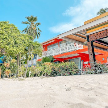 Cocoplum Beach Hotel