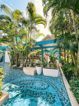 Cocoplum Beach Hotel