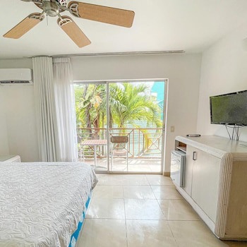 Cocoplum Beach Hotel