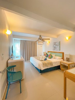 Cocoplum Beach Hotel