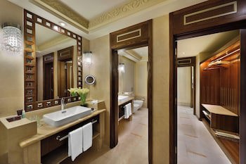 Al Bustan Palace, A Ritz-Carlton Hotel