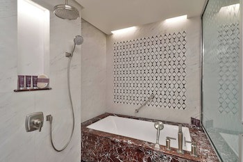 Al Bustan Palace, A Ritz-Carlton Hotel