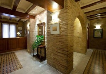 Ad Hoc Monumental Hotel