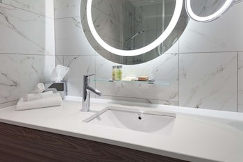 Doubletree By Hilton Bath