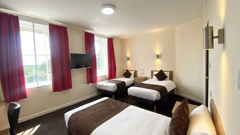 Russ Hill Hotel