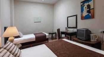 Russ Hill Hotel