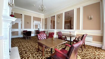 Russ Hill Hotel