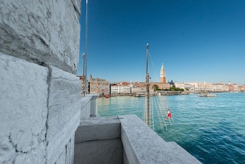 Hotel Monaco & Grand Canal