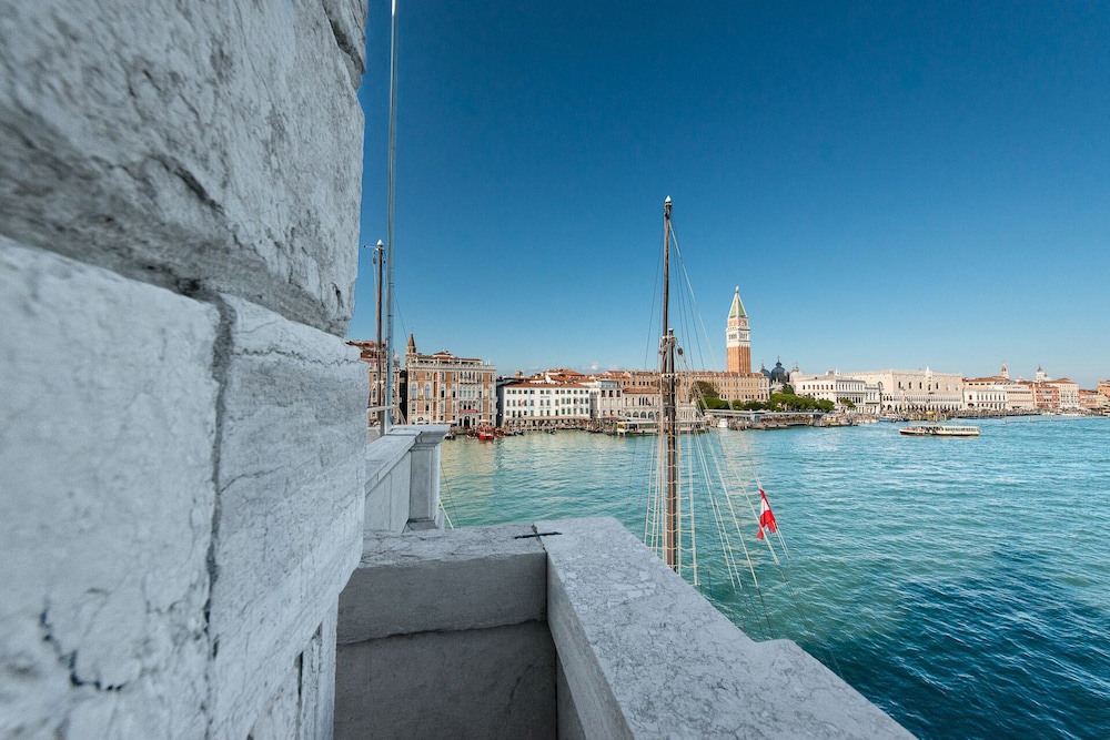 Hotel Monaco & Grand Canal