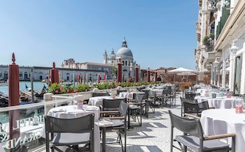 Hotel Monaco & Grand Canal fotoğrafı