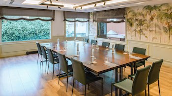Gallery Hotel