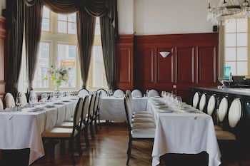 The Queens Hotel
