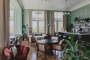 The Queens Hotel