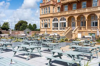 The Queens Hotel