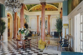 The Queens Hotel