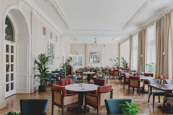 The Queens Hotel