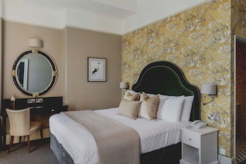 The Queens Hotel