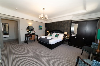 The Queens Hotel